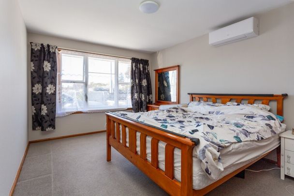 Spacious 3 bedroom family home – plenty of off street parking! - Photo 1