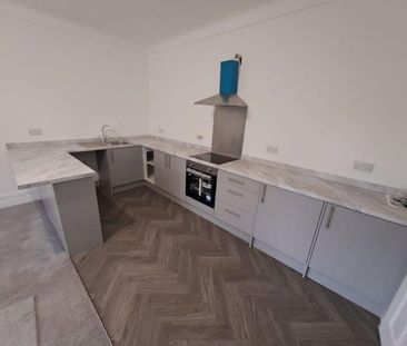 3 bedroom apartment to rent - Photo 4