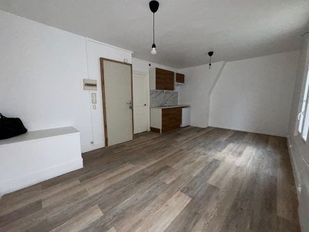 "LE CHARMANT" - Location Appartement joue les tours : 11.12 m2 - Photo 4