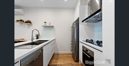 BRILLIANT TOWNHOUSE LIVING IN THE BOX HILL HIGH ZONE - Photo 5