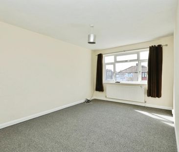1 bedroom Flat To Let - Photo 3