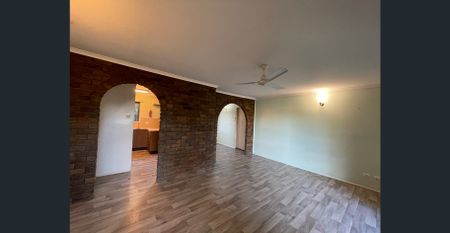 Peaceful living in quiet cul-de-sac - Photo 2