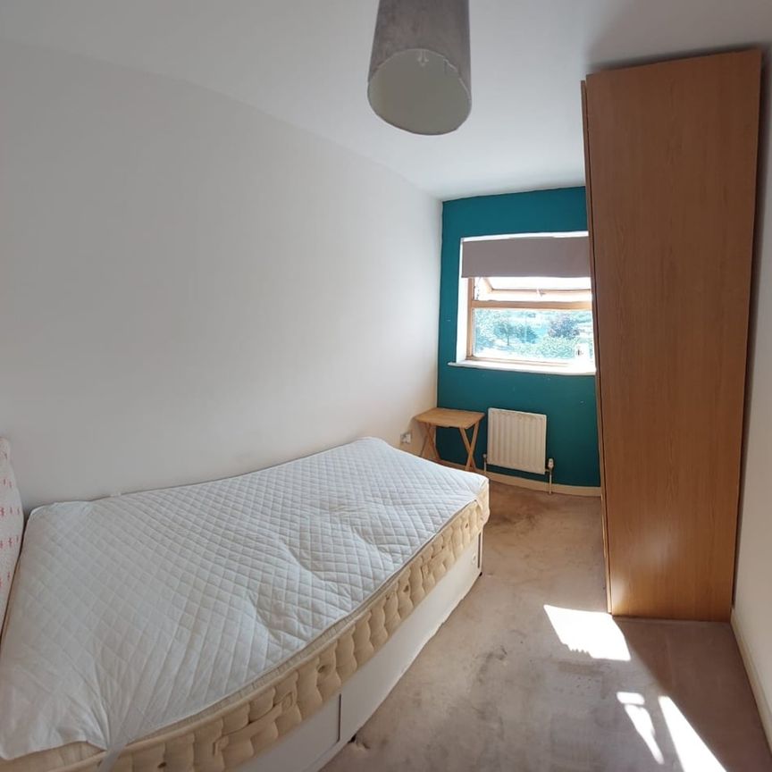 Room in a Shared Flat, Cooke Street, IG11 - Photo 1