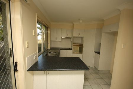 TOWNHOUSE - LIGHT BRIGHT & AIRY - Photo 4