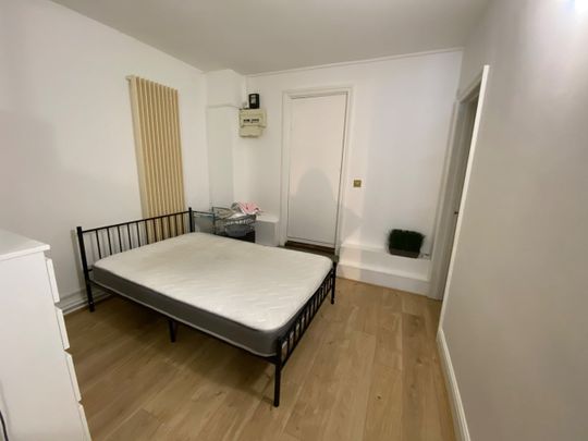 2 Bed Flat, Plantation Wharf, SW11 - Photo 1