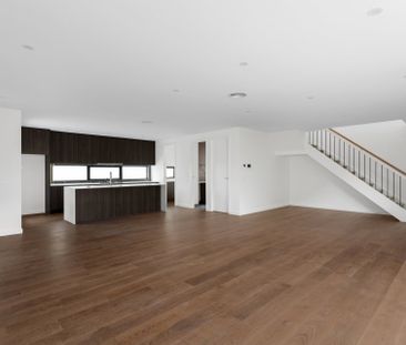 Modern townhouse in the heart of Glen Iris - Photo 2