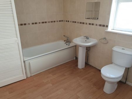 2 Bed Terraced House, Beatrice Street, L20 - Photo 4