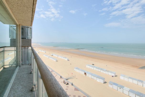 Modern gemeubeld 3-slaapkamer appartement op de Zeedijk te Knokke-Heist. - Foto 1