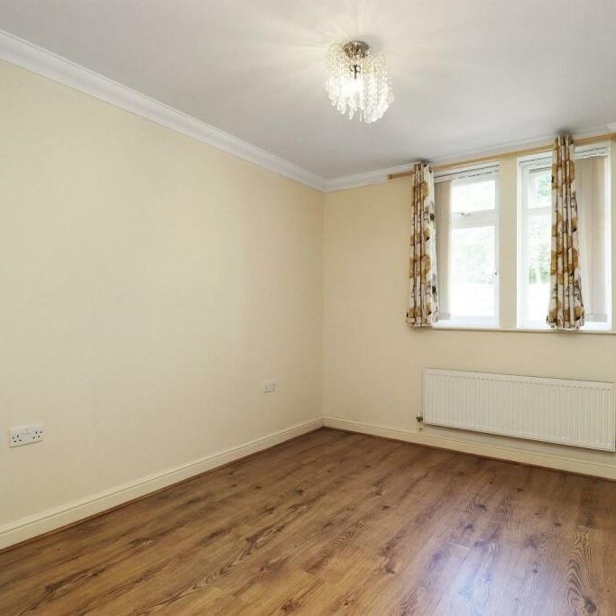 2 Bed Flat, Grove Lane, WA15 - Photo 1