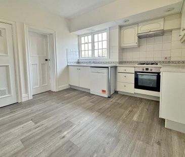 3 bedroom flat to rent - Photo 6