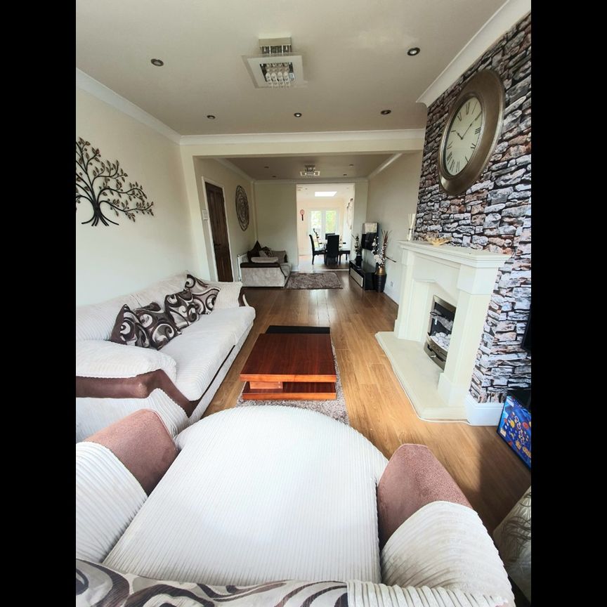 4 Bed Terraced House, Ashington Grove, CV3 - Photo 1