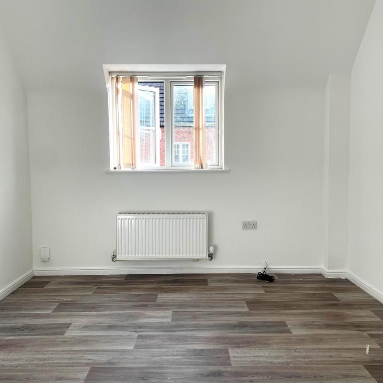 2 bedroom coach house to rent - Photo 1