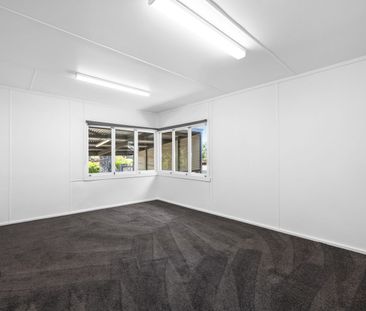 Charming fully renovated home is ready for its next tenants to enjoy! - Photo 6