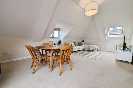 Howard Road, SO15 - Photo 2