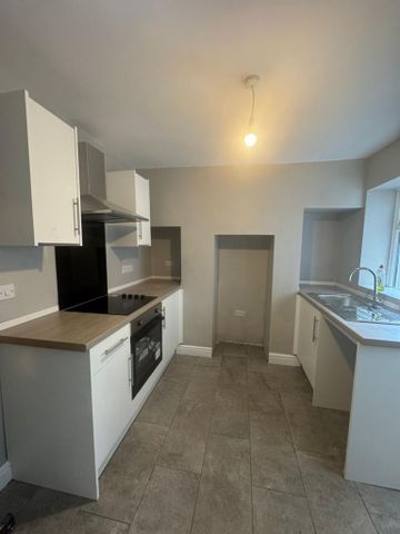 2 bedroom terraced house to rent - Photo 2