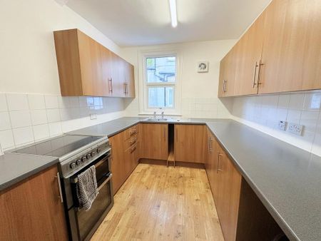 4 bedroom terraced house to rent - Photo 4