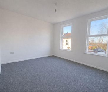 3 bedroom end of terrace house to rent - Photo 2