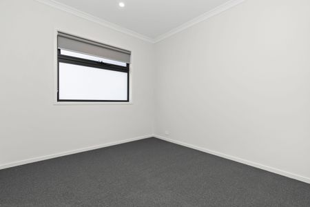 Beautiful 3-Bedroom Home in Wollert - Photo 3