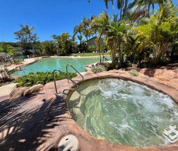 Beautiful 2 bedrooms townhouse in a great location - Photo 1