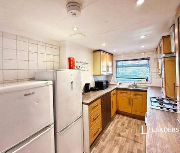 5 bedroom house to rent Henville Road, 40 Henville Road, Bournemout... - Photo 4