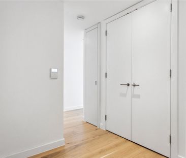 Station Road, N17, London - Photo 1