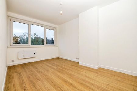 3 bedroom flat to rent - Photo 3