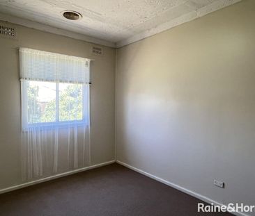 Family home in close proximity to Orange Hospital, Leewood Employme... - Photo 1