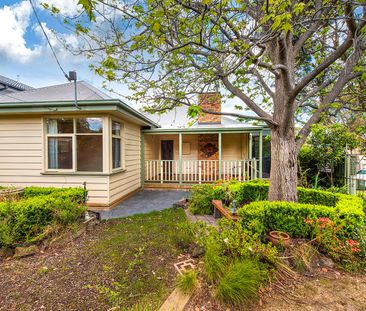 Elegant Family Living in a Prime Blackburn Location - Photo 5