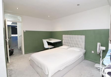 4 bedroom townhouse to rent - Photo 2