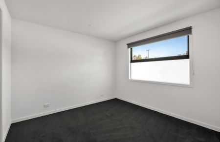 2/18 Mines Road, Ringwood - Photo 4