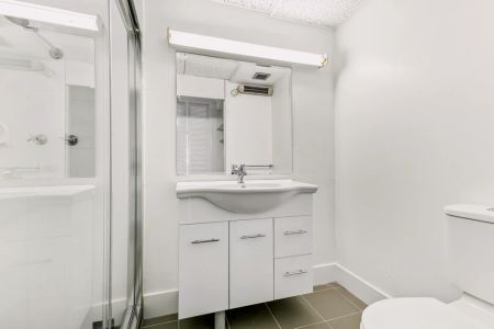 3Bedrooms, 2Bathrooms - Photo 4