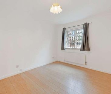 Adams Close, Surbiton, KT5 - Photo 2