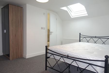 6 bedroom House To Let - Photo 3