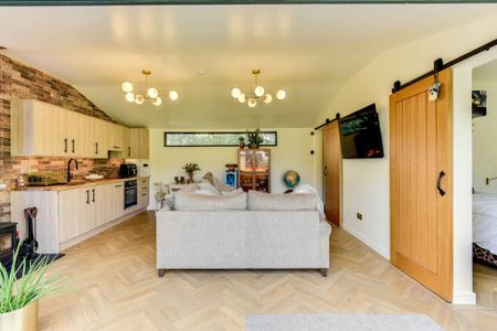 1 bedroom lodge to rent - Photo 2