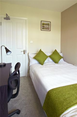 8 bedroom semi-detached house to rent - Photo 3