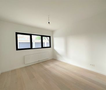 Volledig gerenoveerd gelijkvloers appartement met 2 slaapkamers, ga... - Foto 3