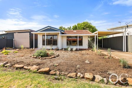 Open the door to easy living by the coast - Photo 2