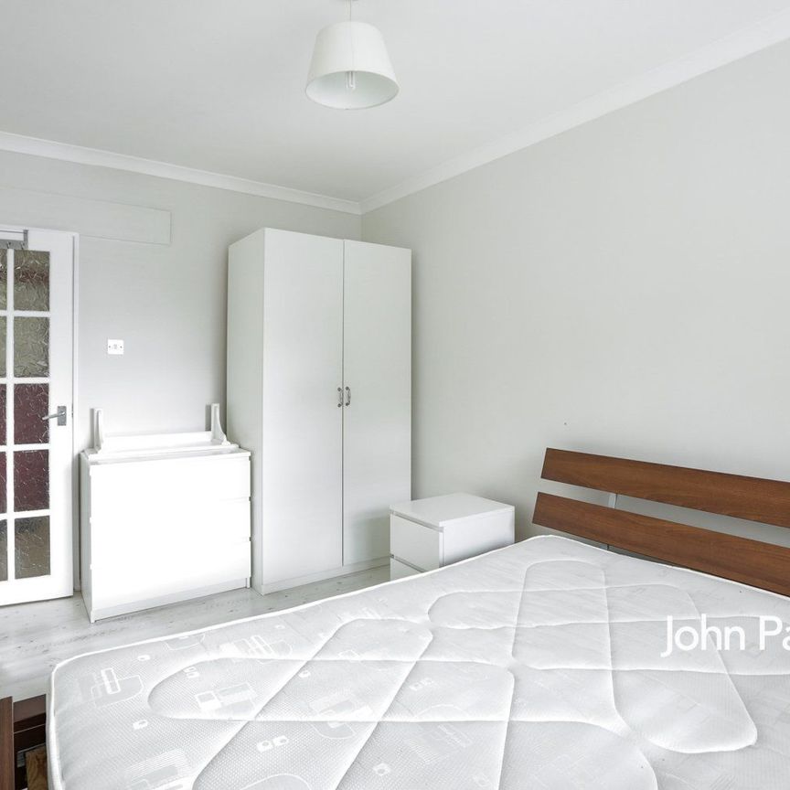 Pagoda Gardens, London, SE3 - Photo 1