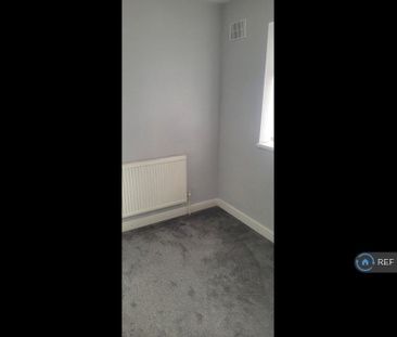 2 bedroom semi-detached house to rent - Photo 3