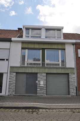 Ruime en goed onderhouden woning met 3 slaapkamers en garage. - Photo 1