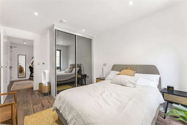 One bedroom flat in a loft-style apartment development. - Photo 1