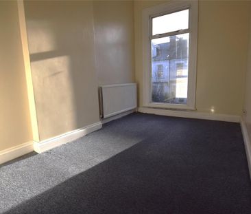 4 bedroom semi-detached house to rent - Photo 6