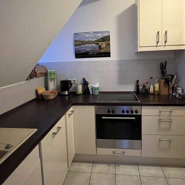 Charmante Dachgeschosswohnung in stilvoller Stadtvilla - Photo 1