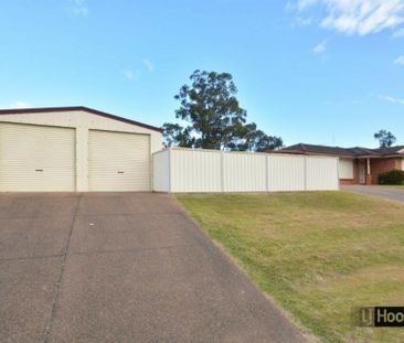 QUALITY HOME WITH POOL AND MONSTROUS CAR ACCOMMODATION - Photo 5