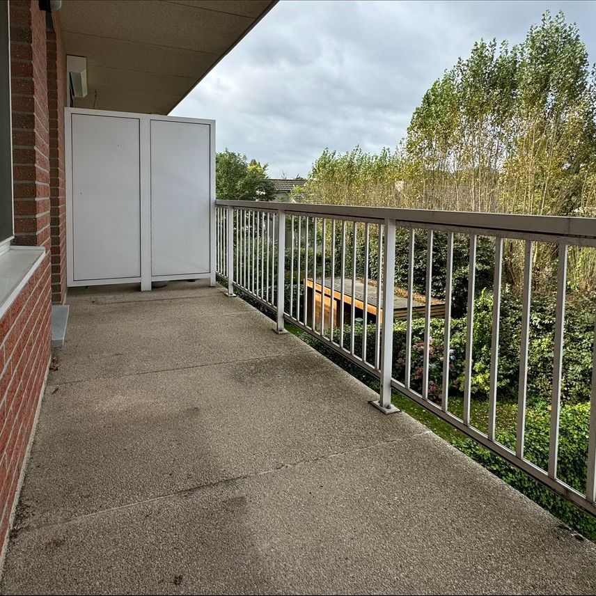 Appartement met twee slaapkamers en terras op centrale locatie te Deurne! - Photo 1