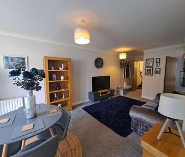 Furze Close, Ash Vale, Aldershot, GU12 - Photo 2