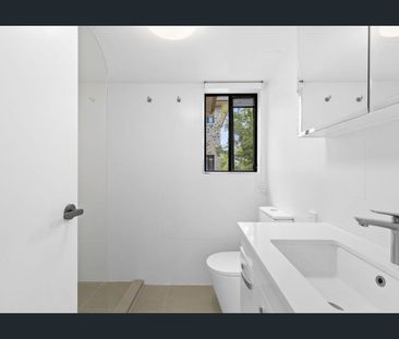 Stylish Renovated 1-Bedroom Unit in Central Southport - Photo 4