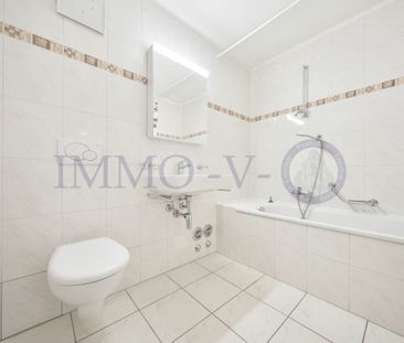 MONTCHOISI - SPACIEUX (191m2) AVEC DEUX BALCONS ET EMPLACEMENT IDEAL - Photo 1