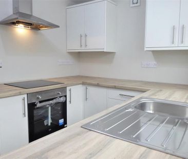 2 bedroom end of terrace house to rent - Photo 1