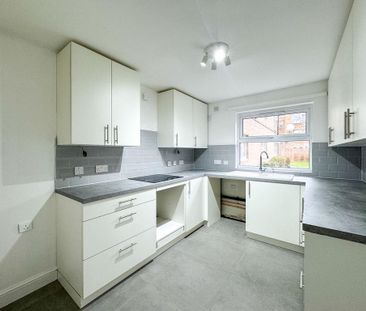 3 bedroom flat to rent - Photo 4